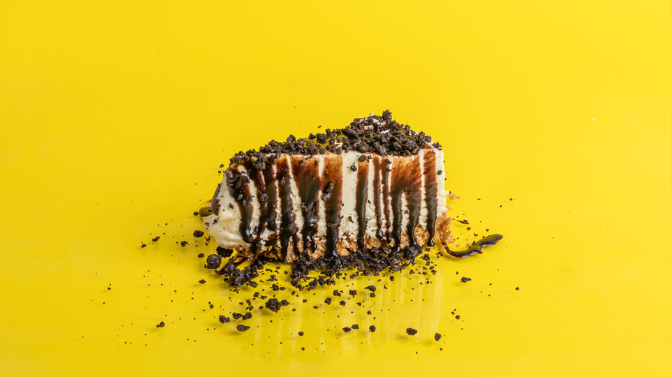 COOKIES & CREAM CHEESECAKE