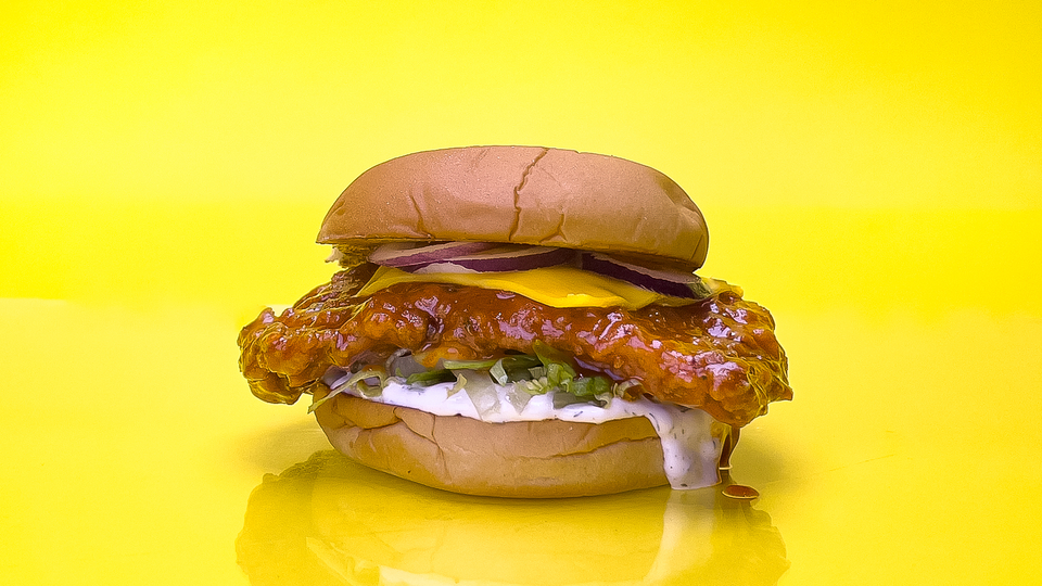 SPICY DIP CHICKEN BURGER